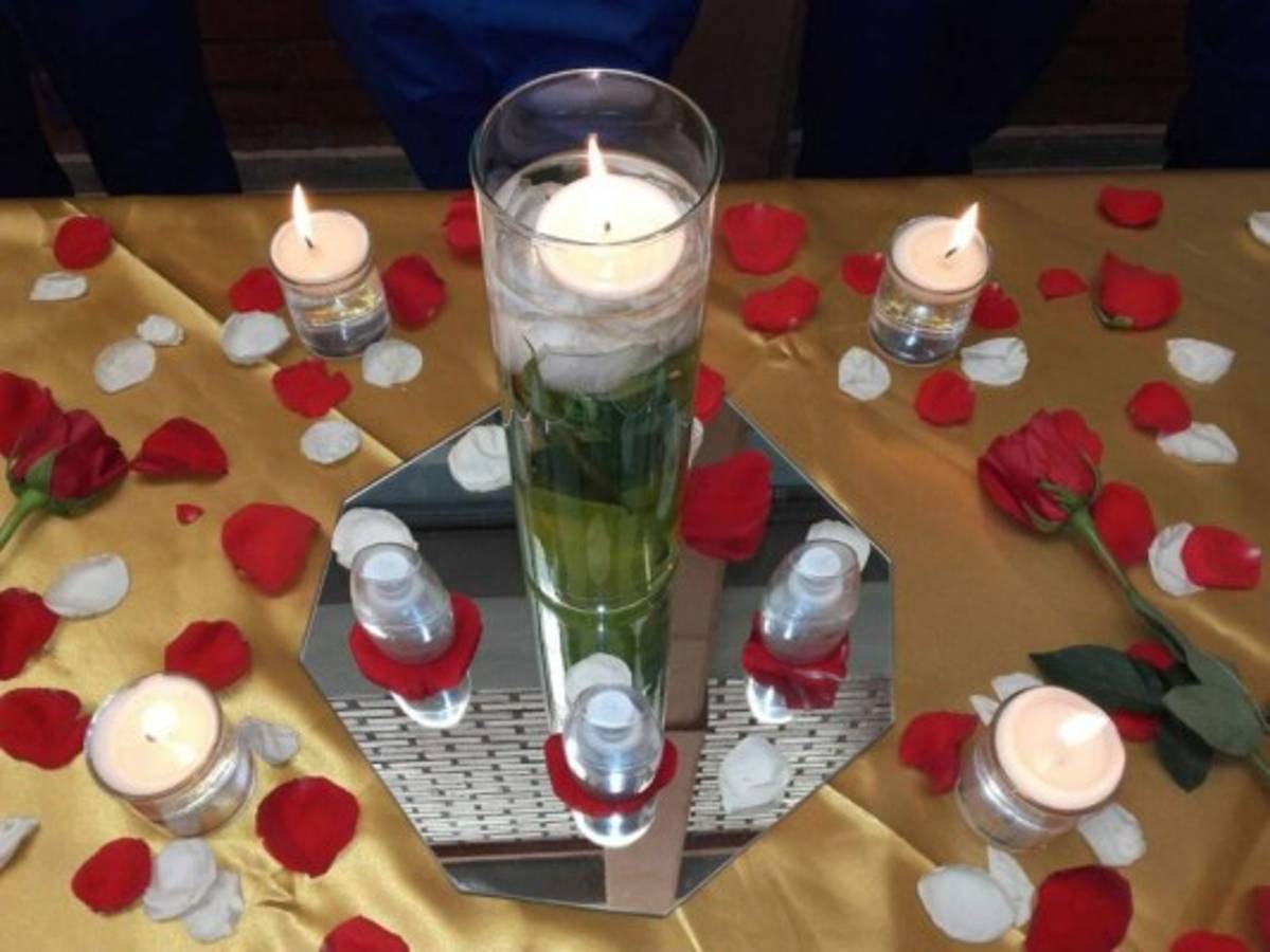 Universitarios de Química y Farmacia realizan feria de productos propios