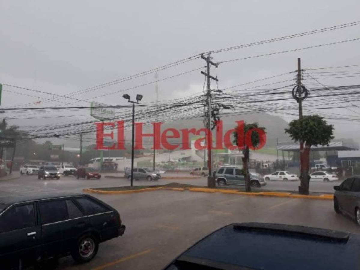 Fuerte lluvia azota este martes la capital de Honduras