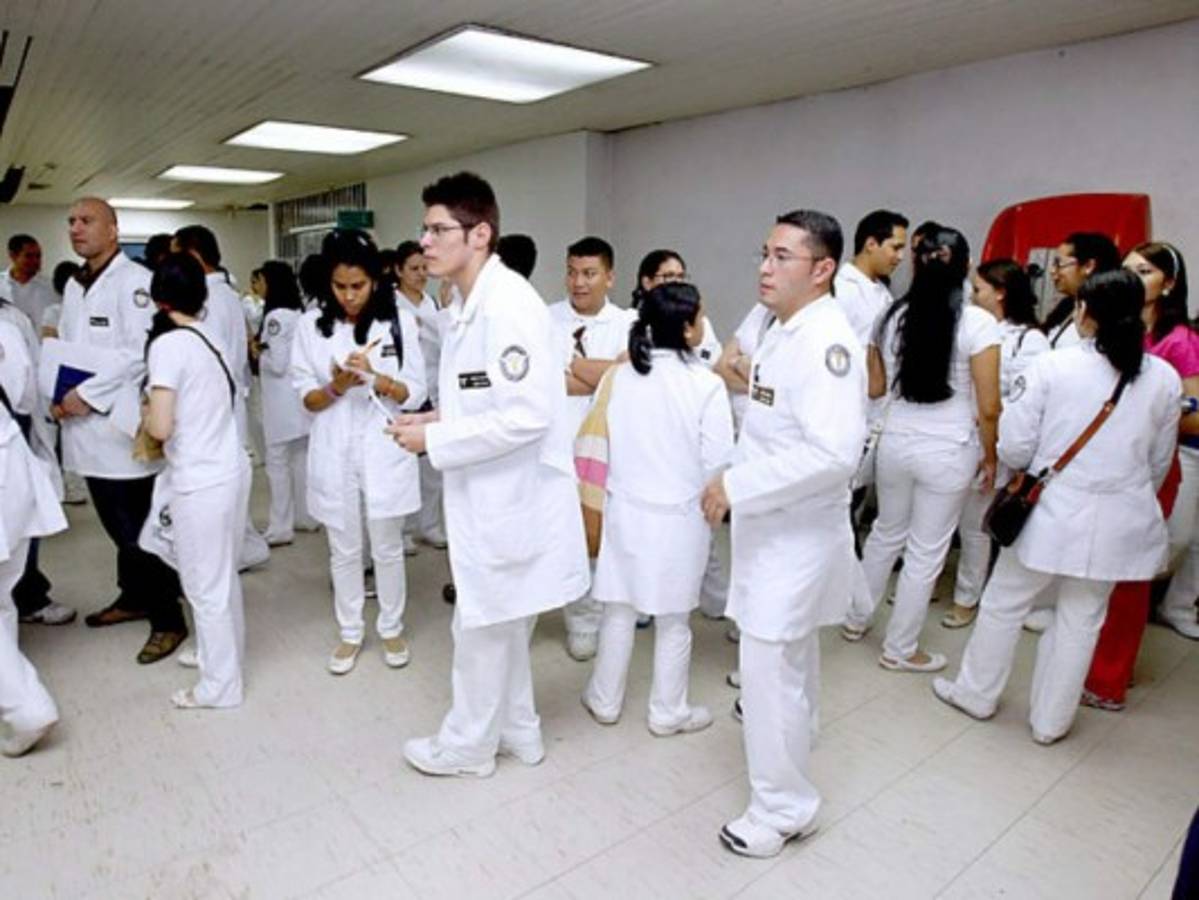 Médicos en servicio social se suman a asambleas informativas a nivel nacional