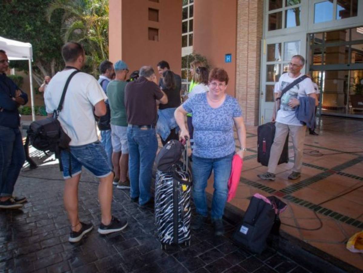 'Me da pánico, ya quiero estar en mi casa': zozobra de latinos en España