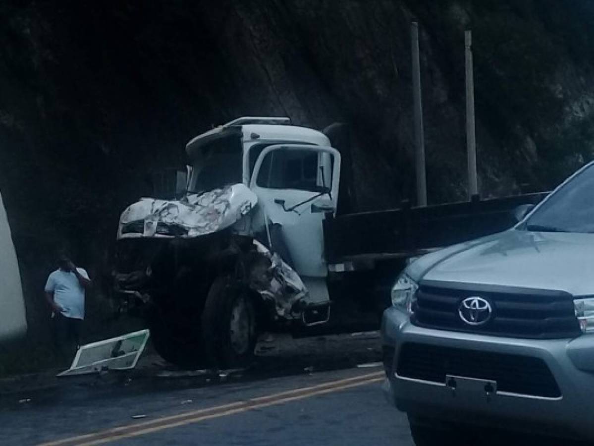 Múltiple colisión en carretera a Olancho deja un muerto y varios heridos
