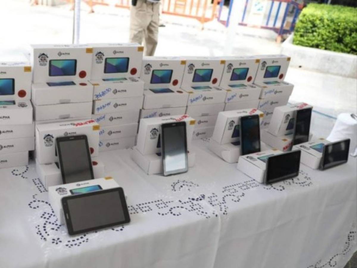 Dirigente magisterial: Compra de tablets desfasadas es un 'nuevo escándalo de corrupción”