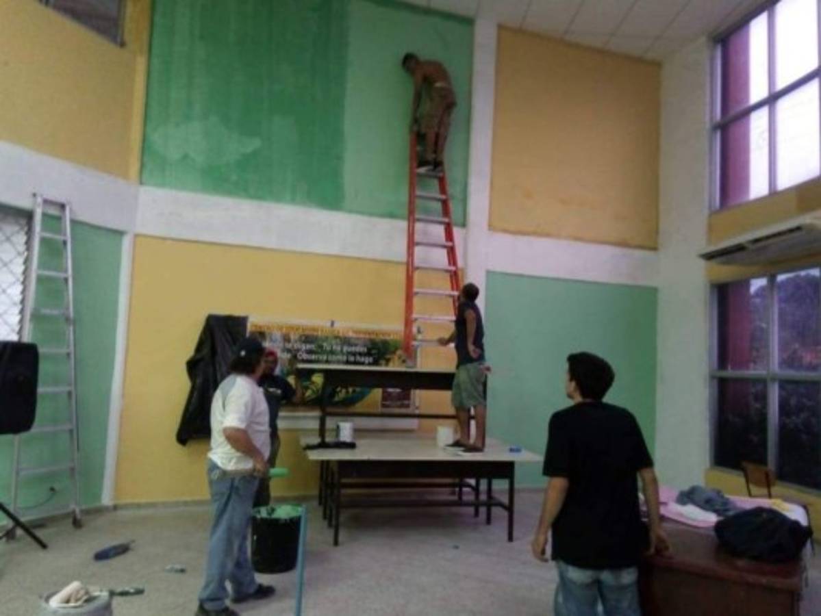 Ultra Fiel realiza obras de restauración en una escuela de San Pedro Sula