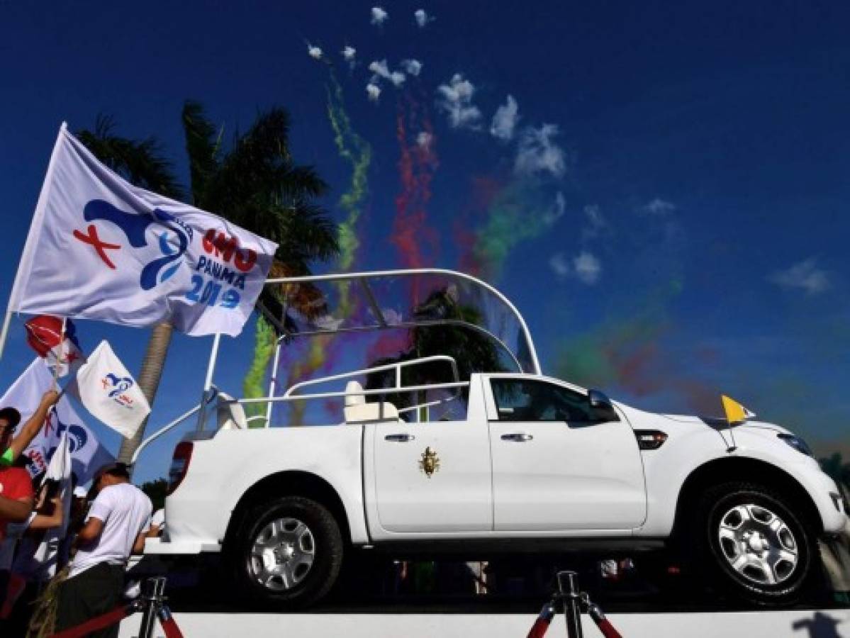 Panamá presenta el 'papamóvil' que usará el papa Francisco en la Jornada Mundial de la Juventud