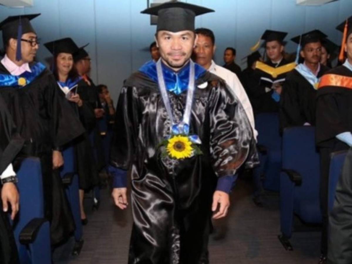 Boxeador Manny Pacquiao se gradúa de la universidad a los 40 años