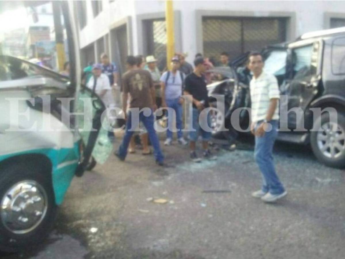 Brutal accidente de tránsito entre camioneta y rapidito en Comayagüela