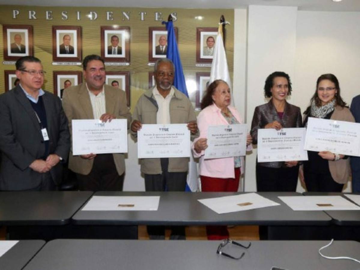 Desde artistas hasta criminólogos llegan este domingo al Congreso Nacional