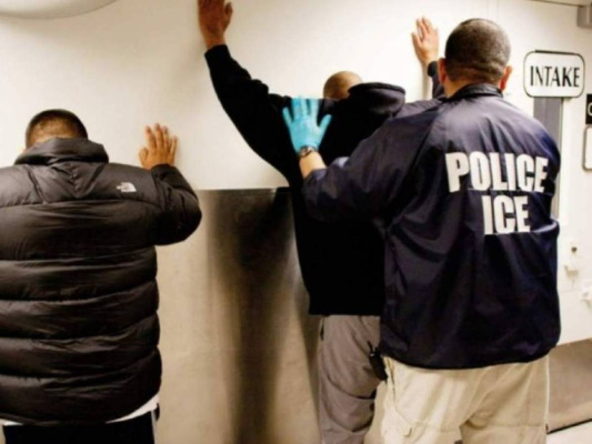 ¿Qué hacer si agentes de ICE realizan redadas y piden ingresar a mi casa?