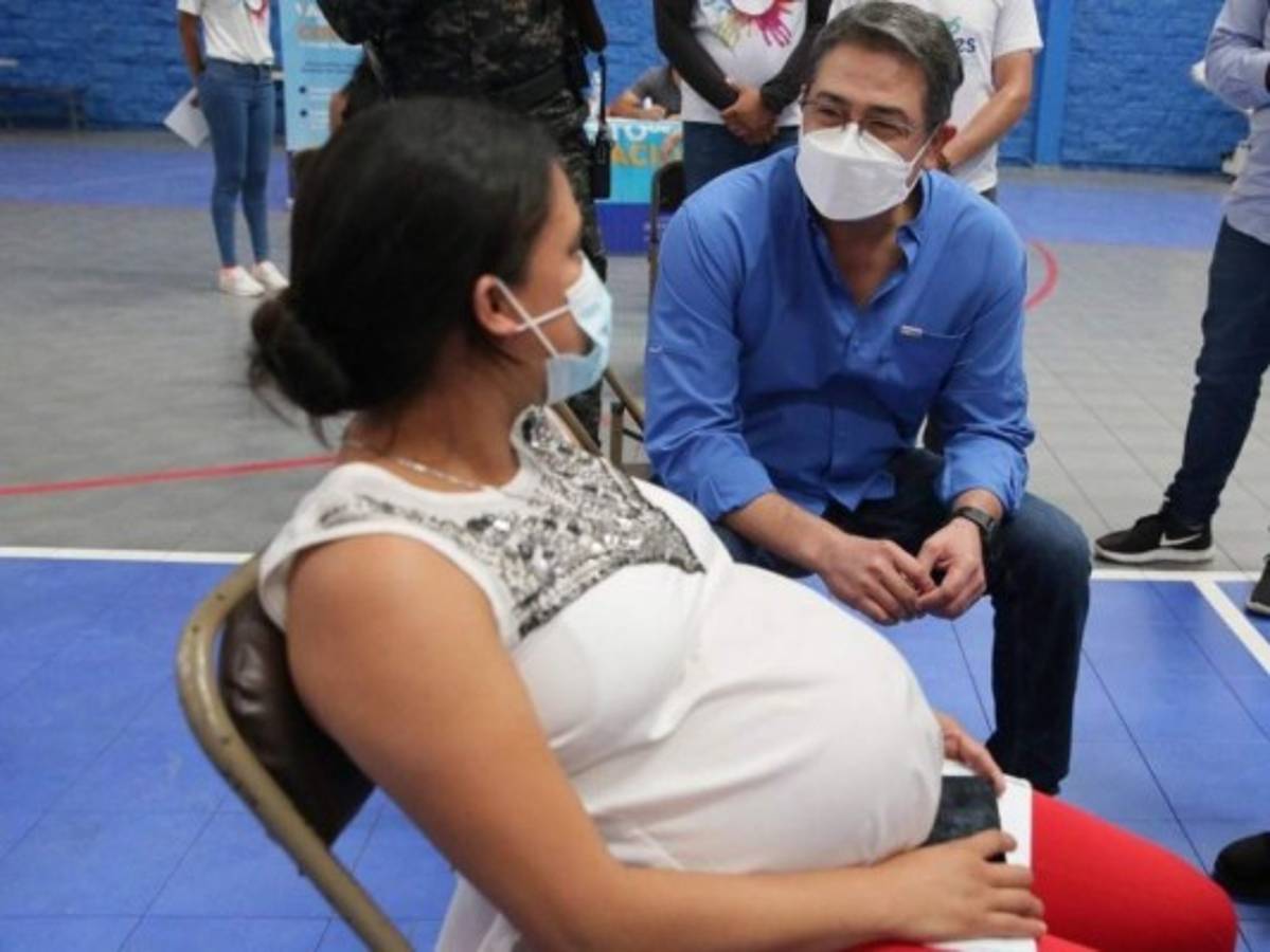 JOH: 'Hago un enérgico llamado a las mujeres embarazadas a que salgan a vacunarse'  