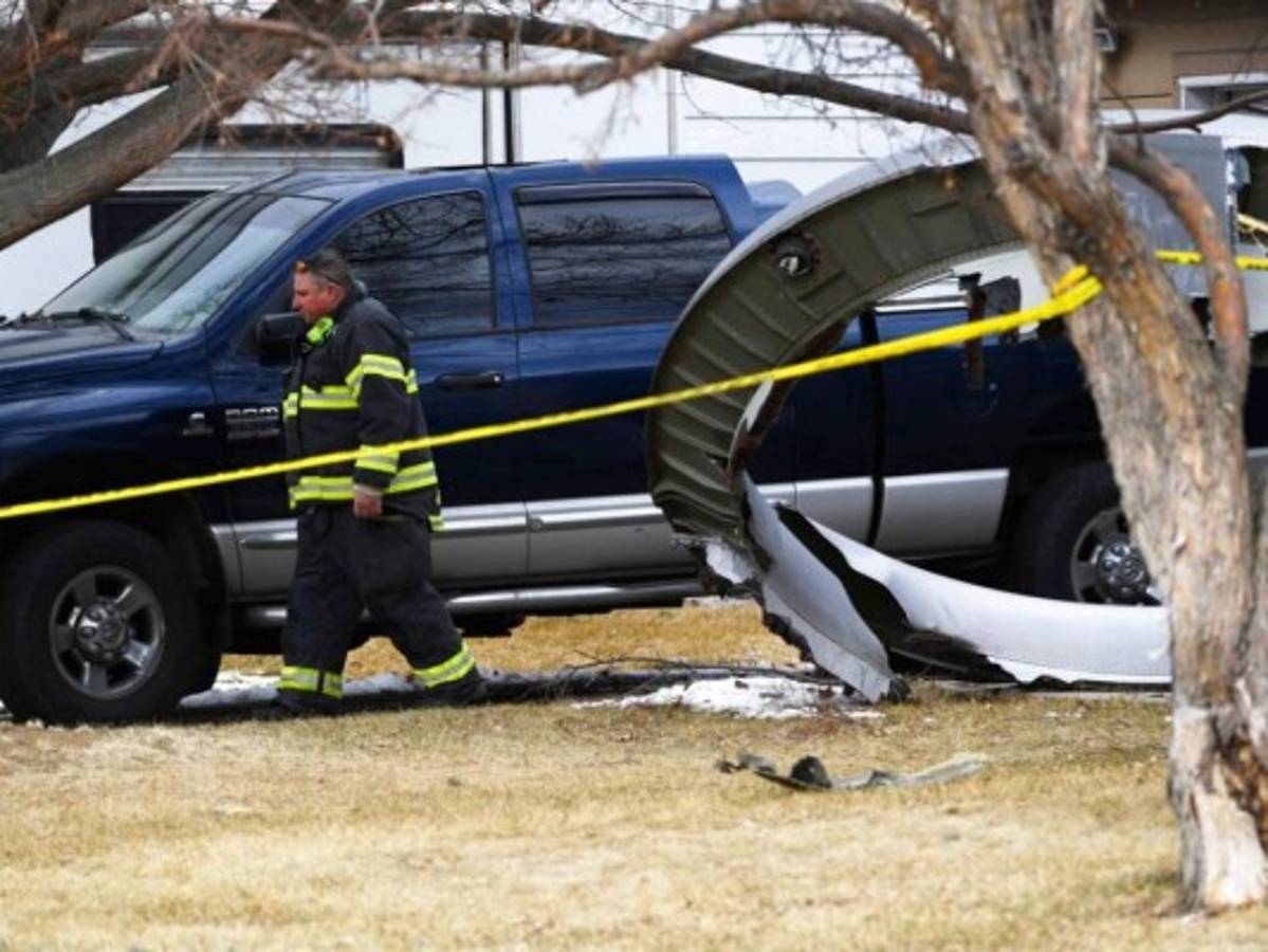 VIDEOS: El aterrador momento en que avión vuela con el motor en llamas en Denver