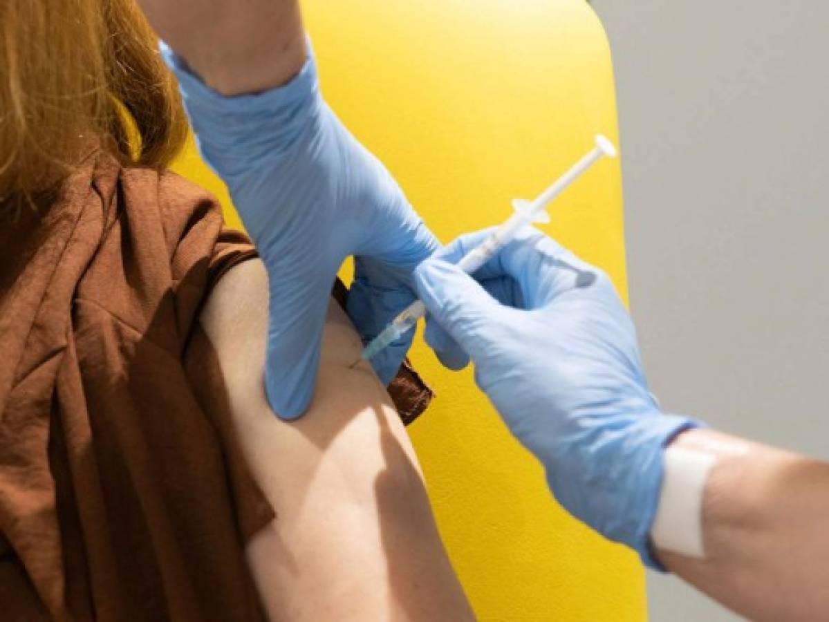 Vacuna de AstraZeneca, que recibirá Honduras, es un 70% efectiva