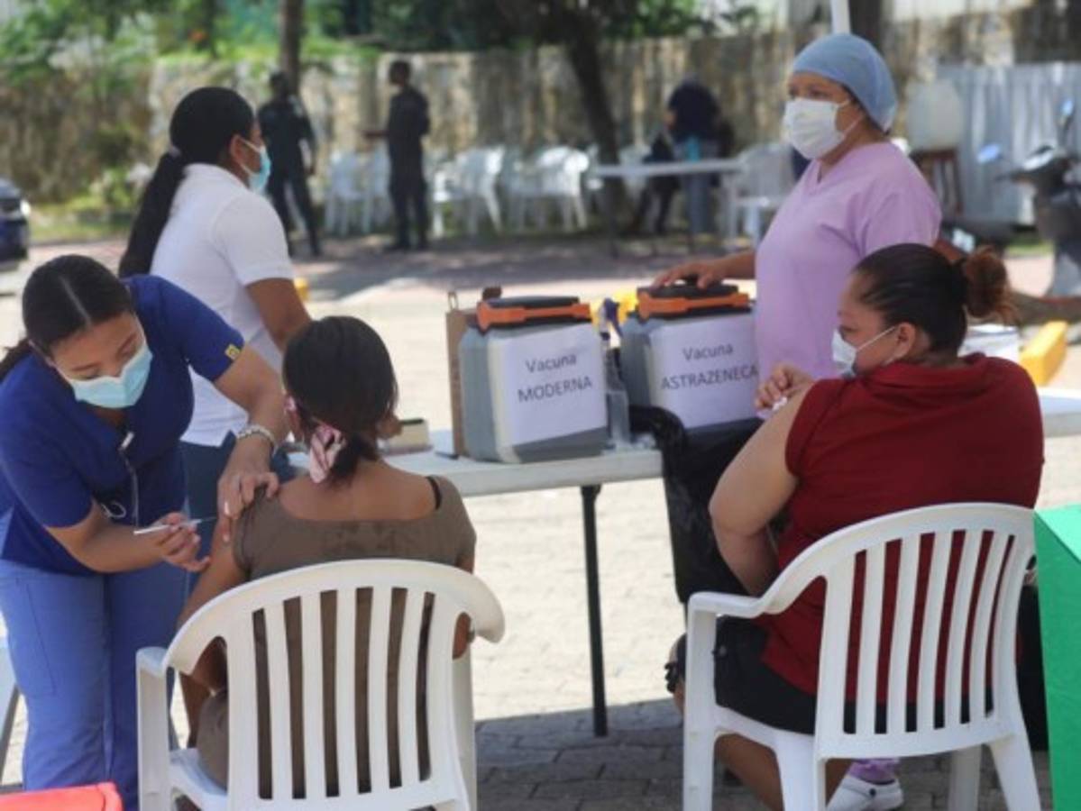 Mayores de 12 años pueden acudir al 'Vacunatón' en Islas de la Bahía  