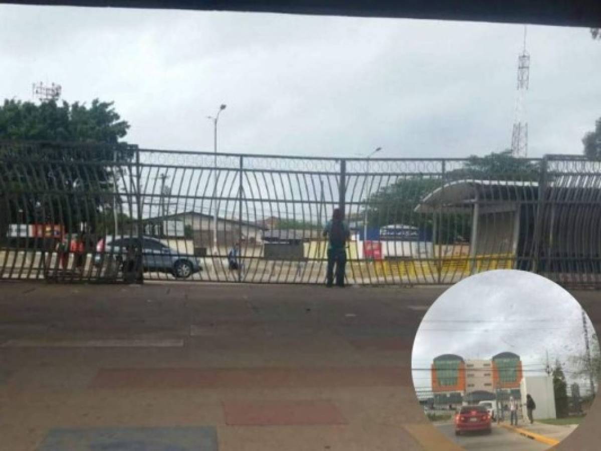 Encapuchados mantienen cerrados los portones de acceso a la UNAH