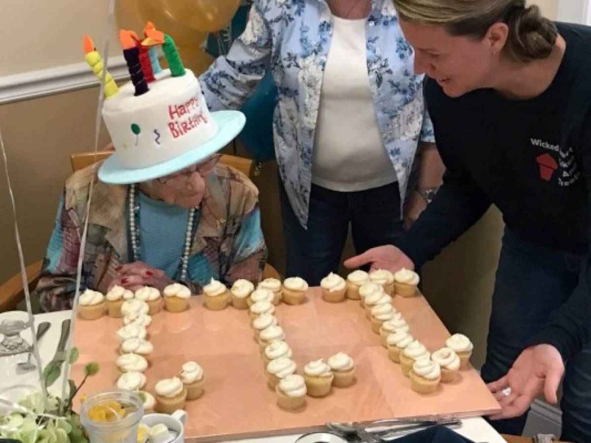 Mujer celebra sus 111 años en Nueva Hampshire