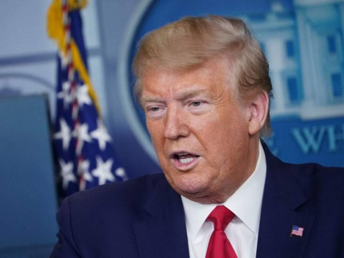 Trump expresa apoyo a su 'amigo' Boris Johnson; 'EEUU está rezando por él'