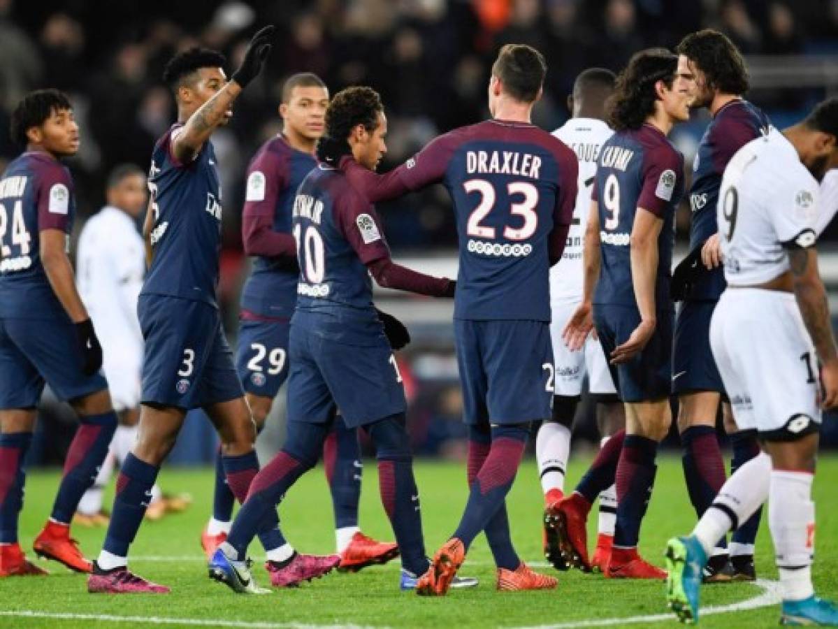 París SG aplasta 8-0 al Dijon con póker de Neymar y récord de Cavani