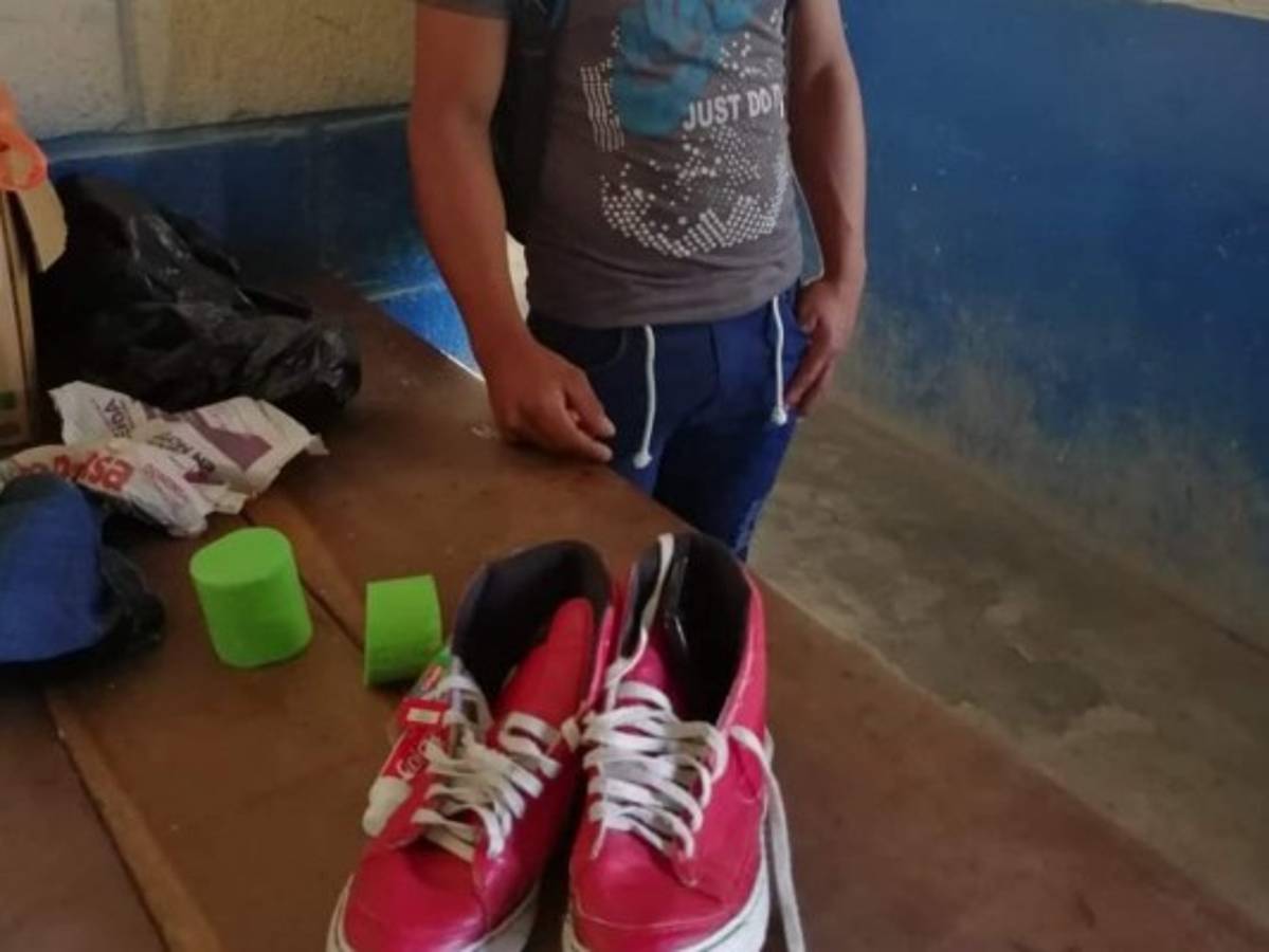 Hombre pretendía introducir droga a la cárcel dentro de sus tenis 