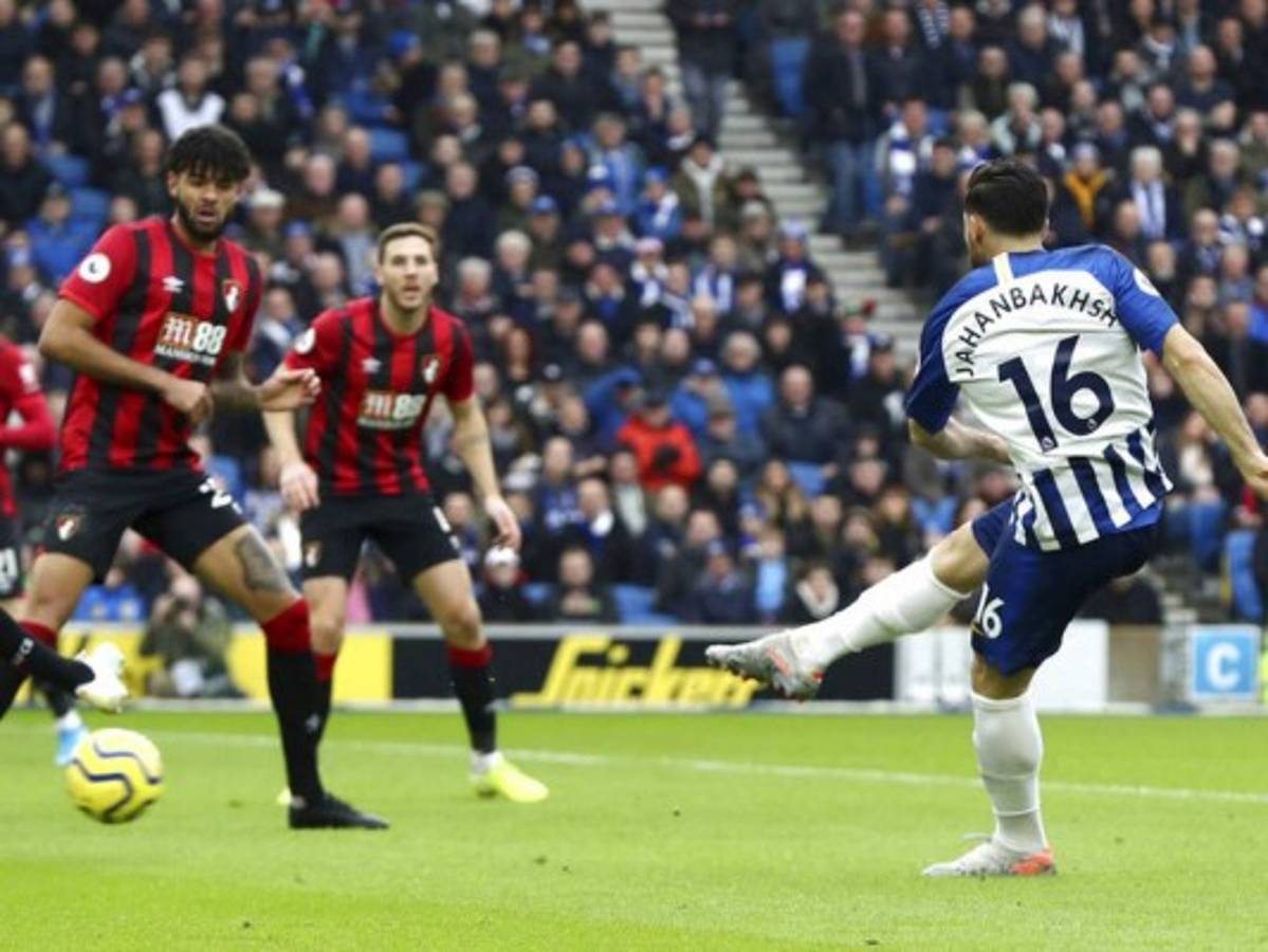 VAR causa frustración en jornada de la Liga Premier 
