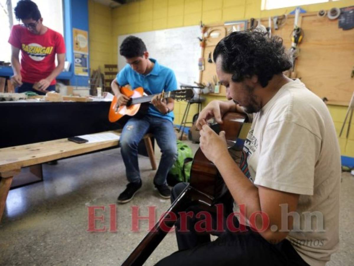 Luthierlab: en pro de la música en la UNAH