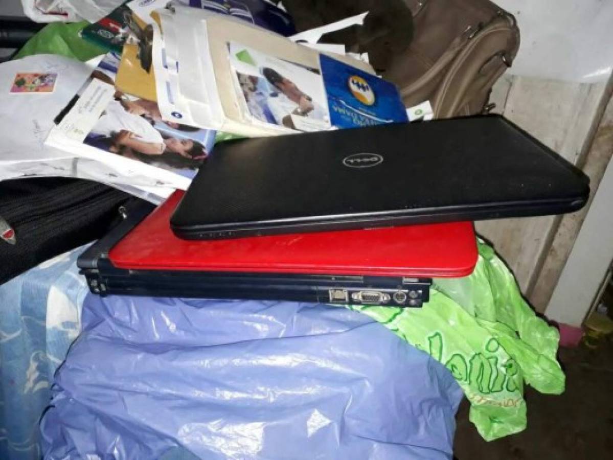 Estas son parte de las computadoras laptops que encontró la Policía Militar de Orden Público (PMOP). En las viviendas.