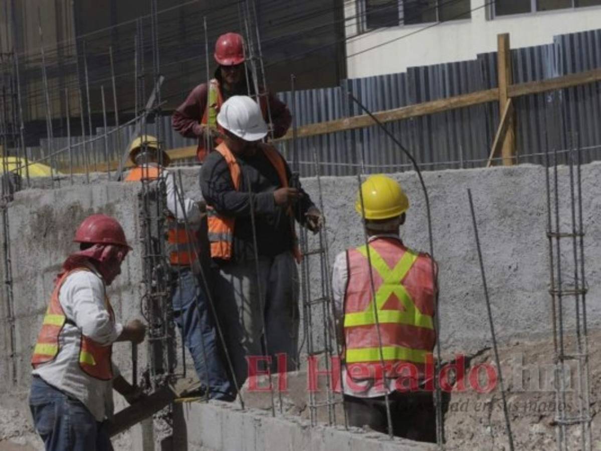 Solo a 250 mil trabajadores beneficia el aumento salarial 2021