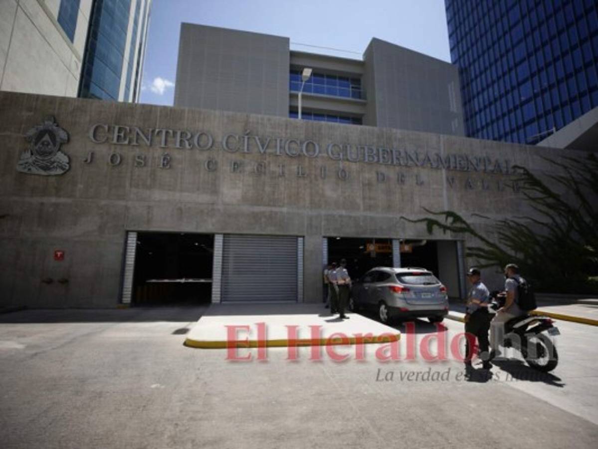 L 1,500 pagarán burócratas al mes por parqueo en CCG