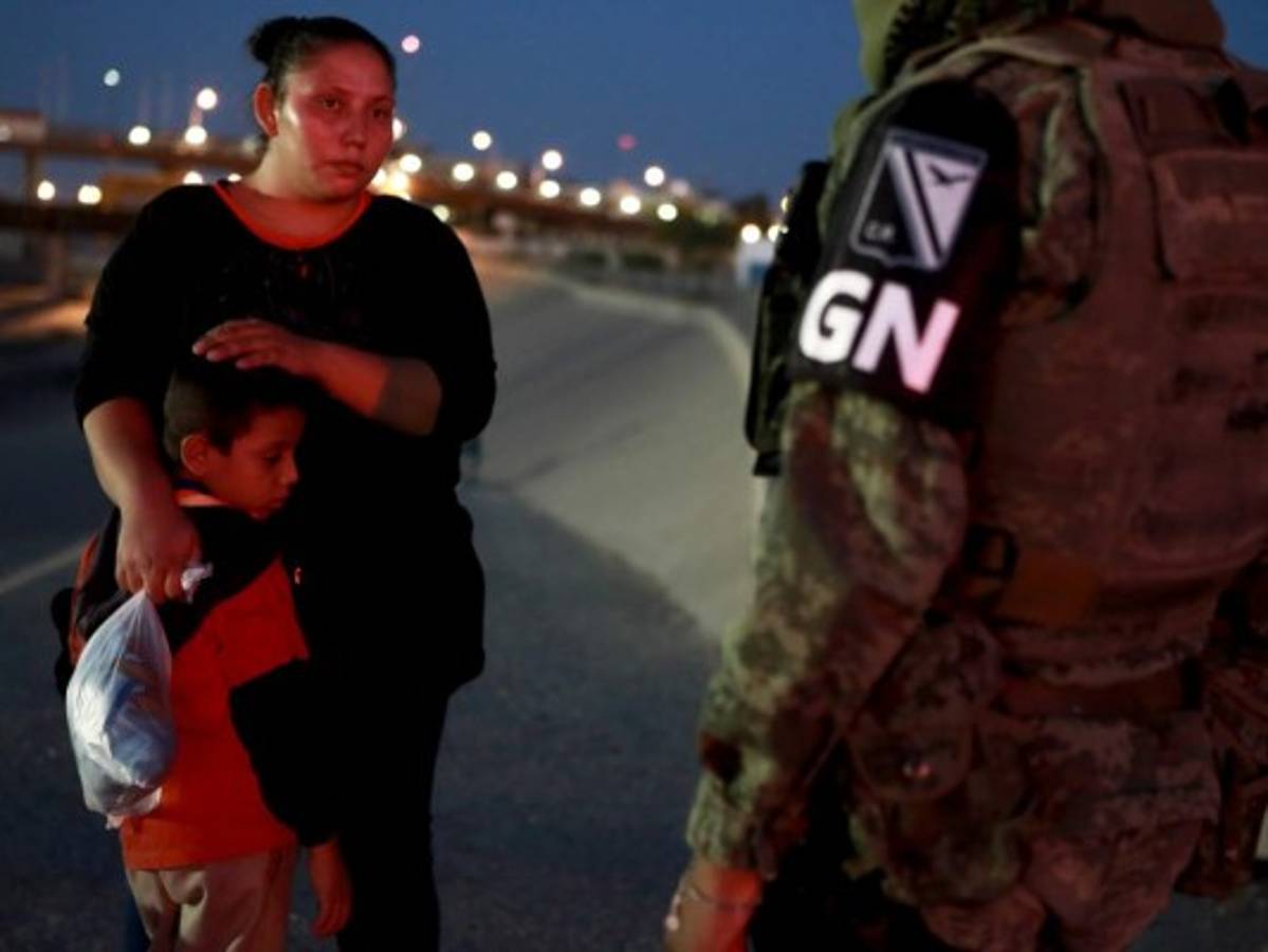 'No abras la puerta': Inmigrantes esquivan a los agentes de EEUU