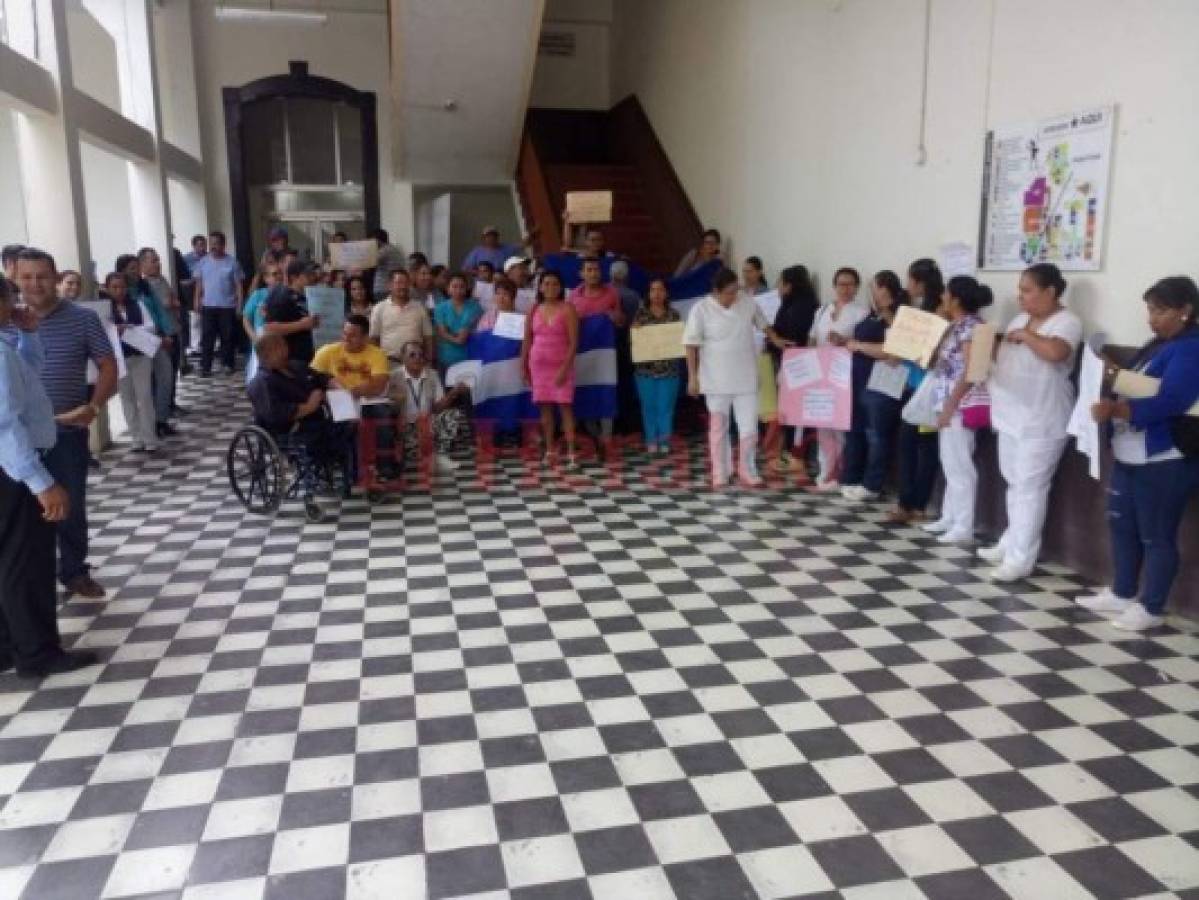 Protesta: Empleados por contrato del Hospital San Felipe exigen una plaza