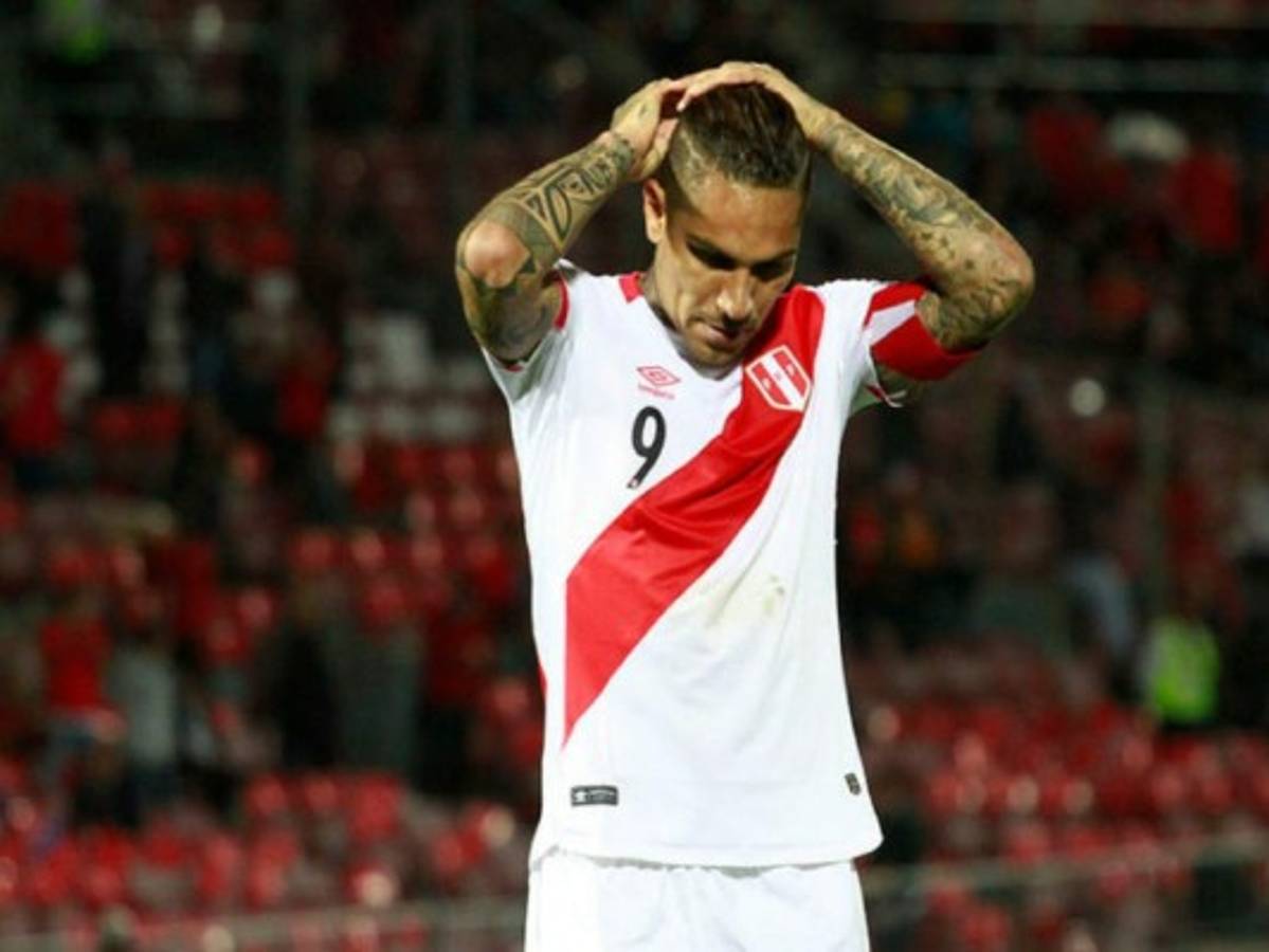 Paolo Guerrero llega a Lima para asumir defensa tras suspensión de FIFA
