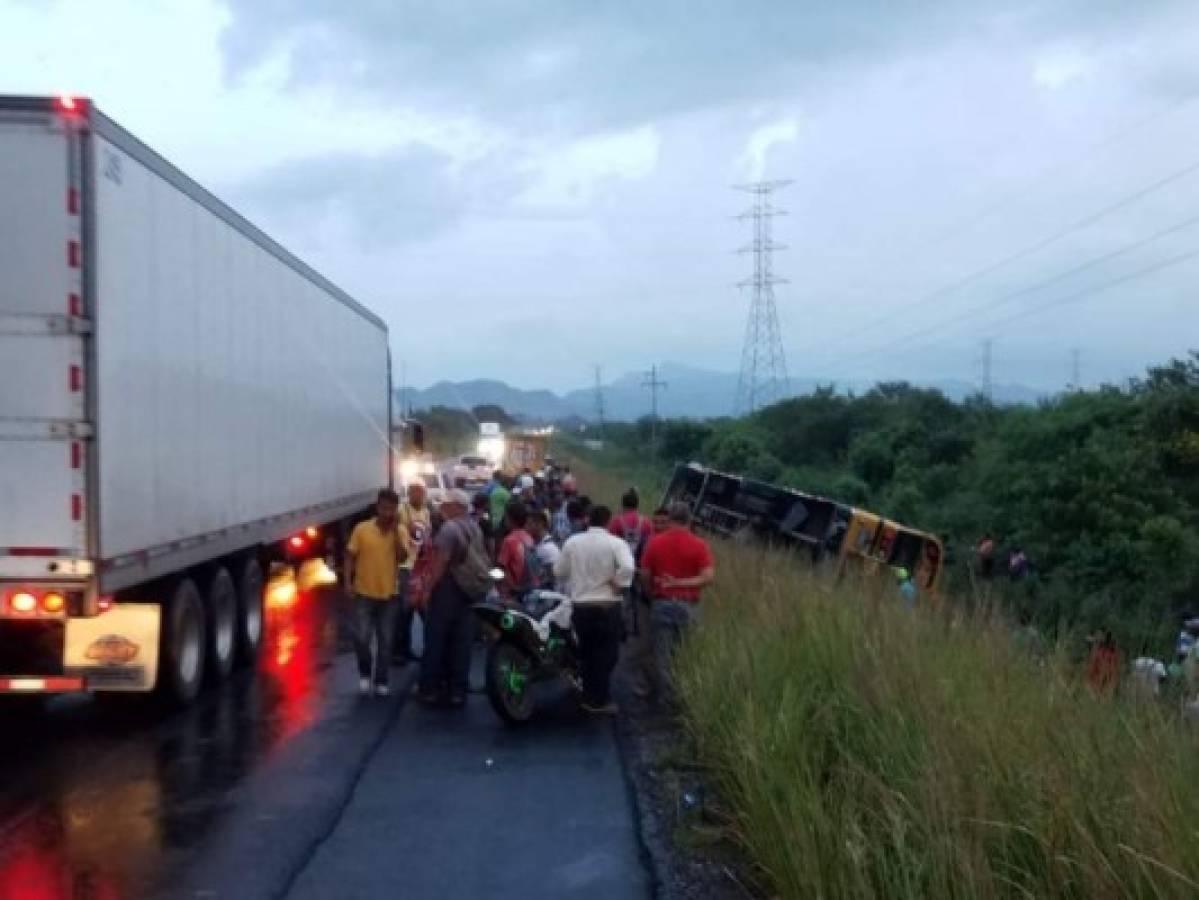 Volcamiento de unidad de transporte deja varias personas heridas en San Lorenzo, Honduras
