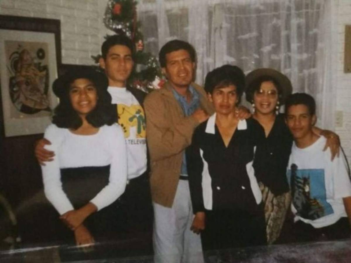 En compañía de sus padres y sus hermanos Juan Ramón, Carolina y César Augusto. Foto: Cortesía/El Heraldo