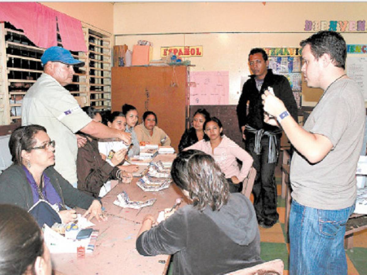 TSE propone mesas con solo tres delegados