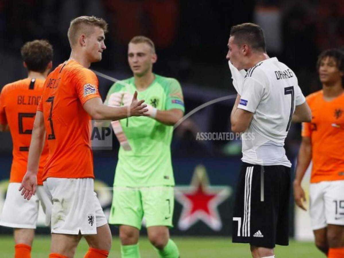 Alemania aplastada por Holanda 3-0 y bajo presión antes de jugar en Francia