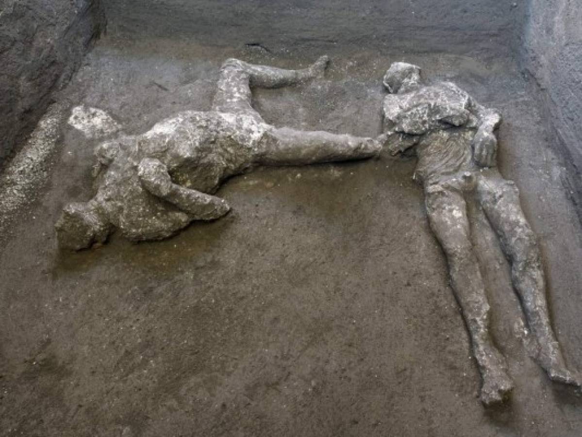 Descubren cuerpos intactos de dos hombres que huían de la erupción del Vesubio