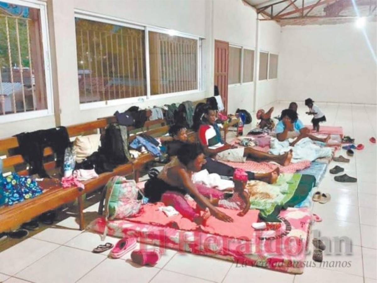Migrantes haitianos se refugian en iglesia católica de Danlí ante atropellos