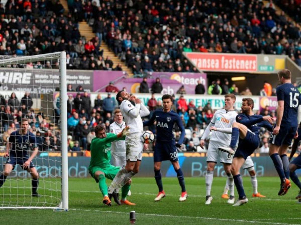 El Tottenham golea al Swansea y se clasifica a semifinales de Copa