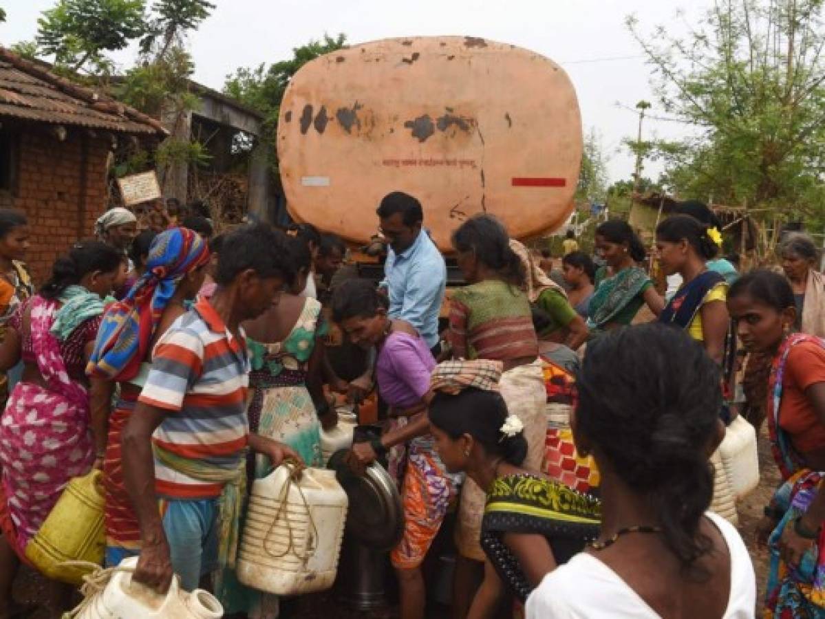 La ansiada llegada de los camiones cisterna en India, azotada por la sequía