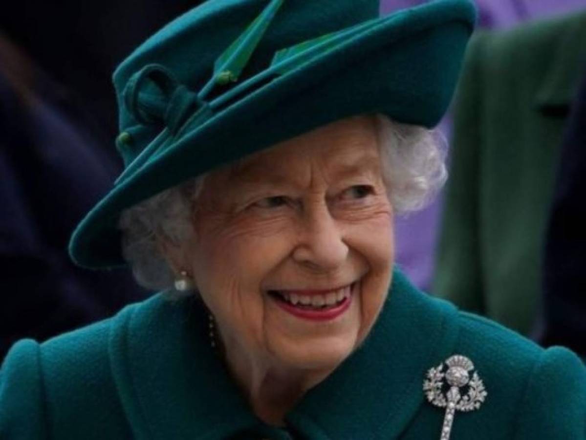 Reina Isabel II cancela cena de Navidad por variante ómicron