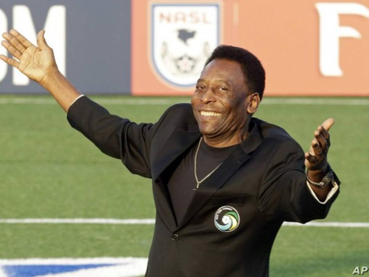 La última camiseta de Pelé con Brasil es vendida por 30 mil euros