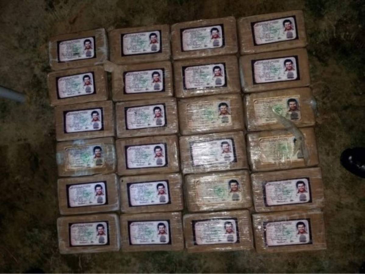 La Mosquitia: Decomisan lancha con cargamento de droga con foto de Pablo Escobar