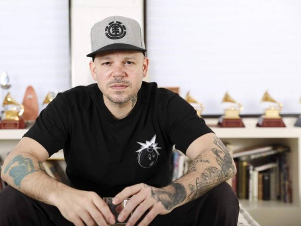Residente reúne 113 besos de 80 países en nuevo video