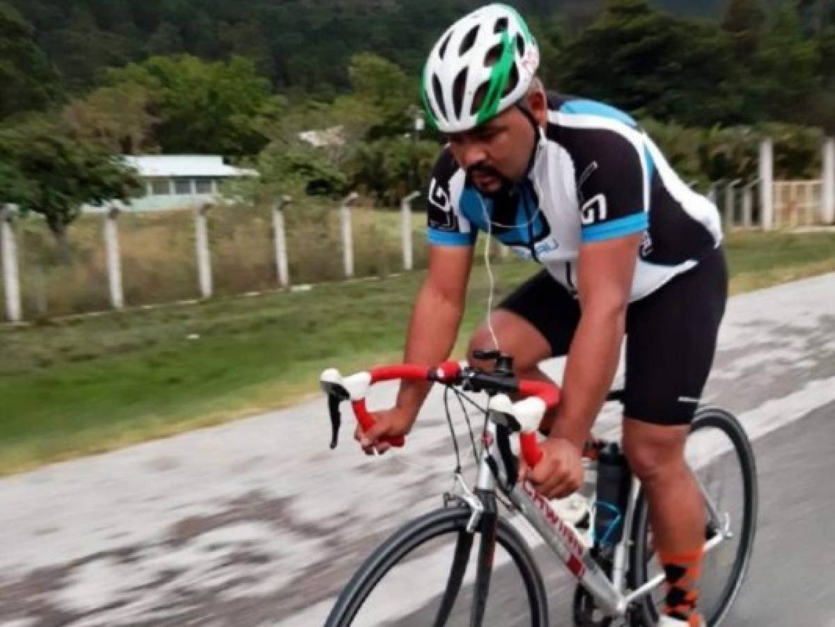 Alejandro Guerrero hace solidario recorrido sobre dos ruedas
