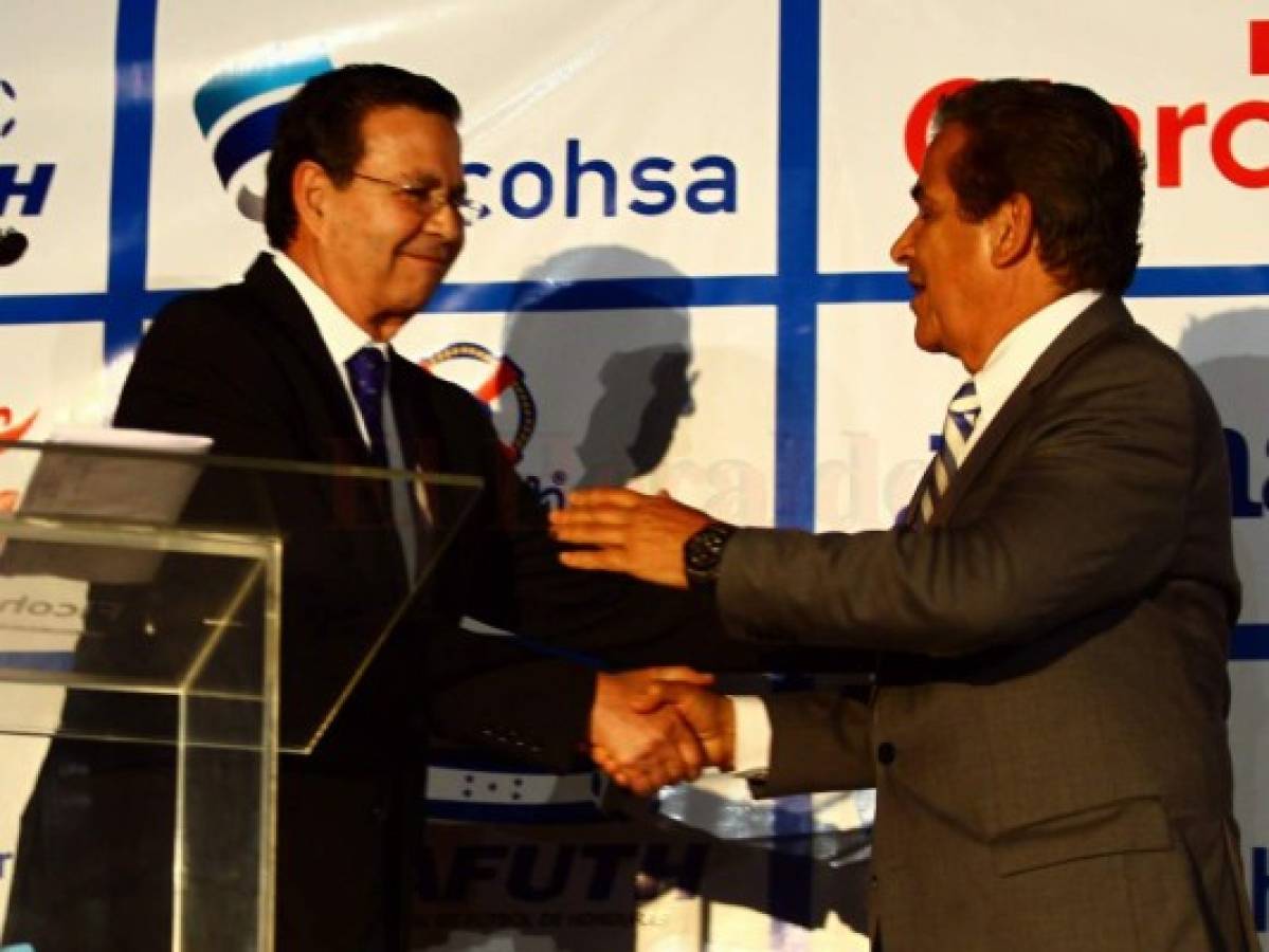 Rafael Leonardo Callejas cerró un acuerdo con Jorge Luis Pinto para dirigir a Honduras rumbo a los Juegos Olímpicos de Río 2016 y el Mundial de Rusia 2018.