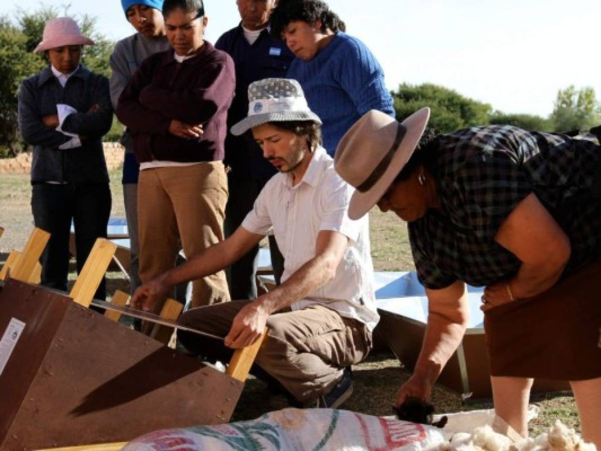 Un francés que construye cocinas solares en el norte argentino