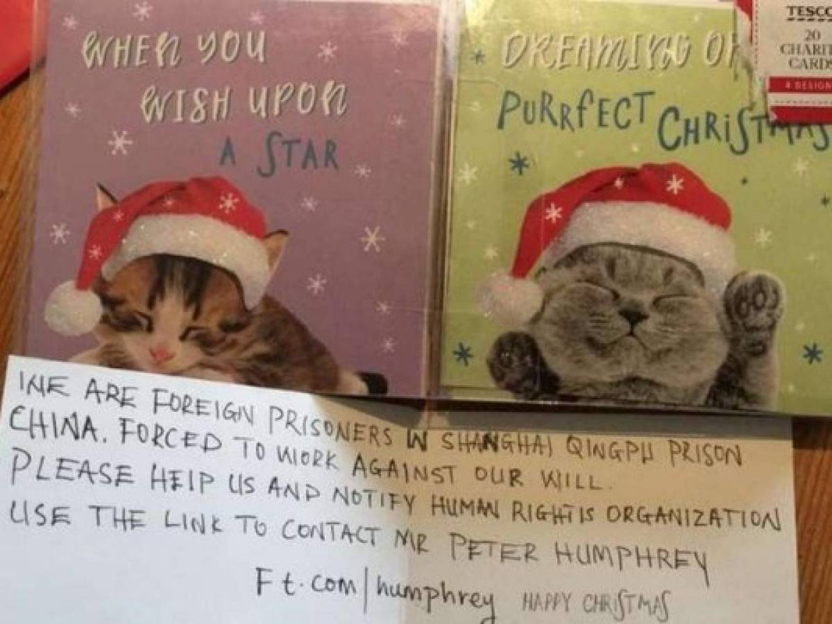 El perturbador mensaje de auxilio en tarjeta navidena: 'Somos prisioneros'