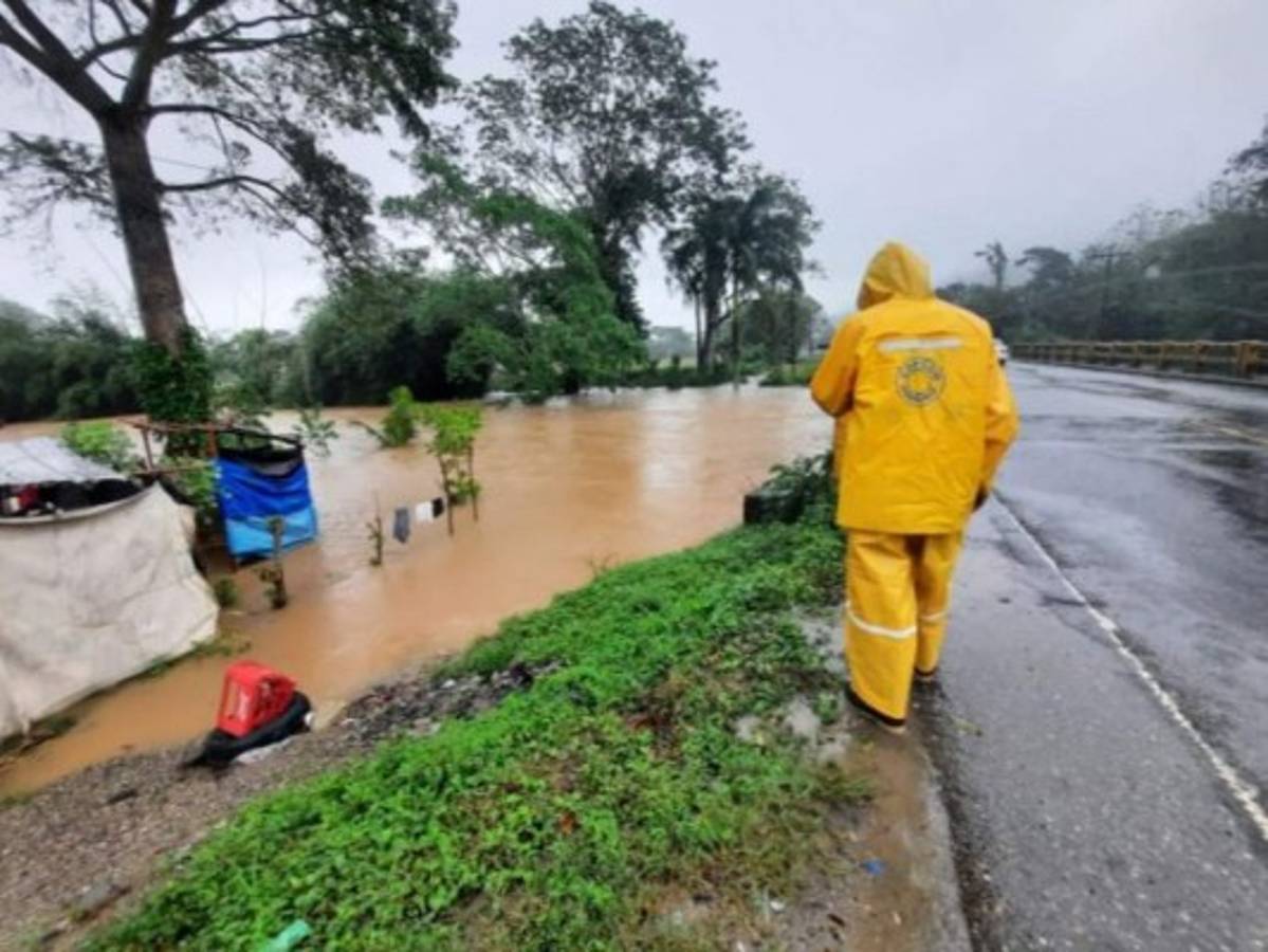 Alerta roja en tres departamentos de Honduras por frente frío