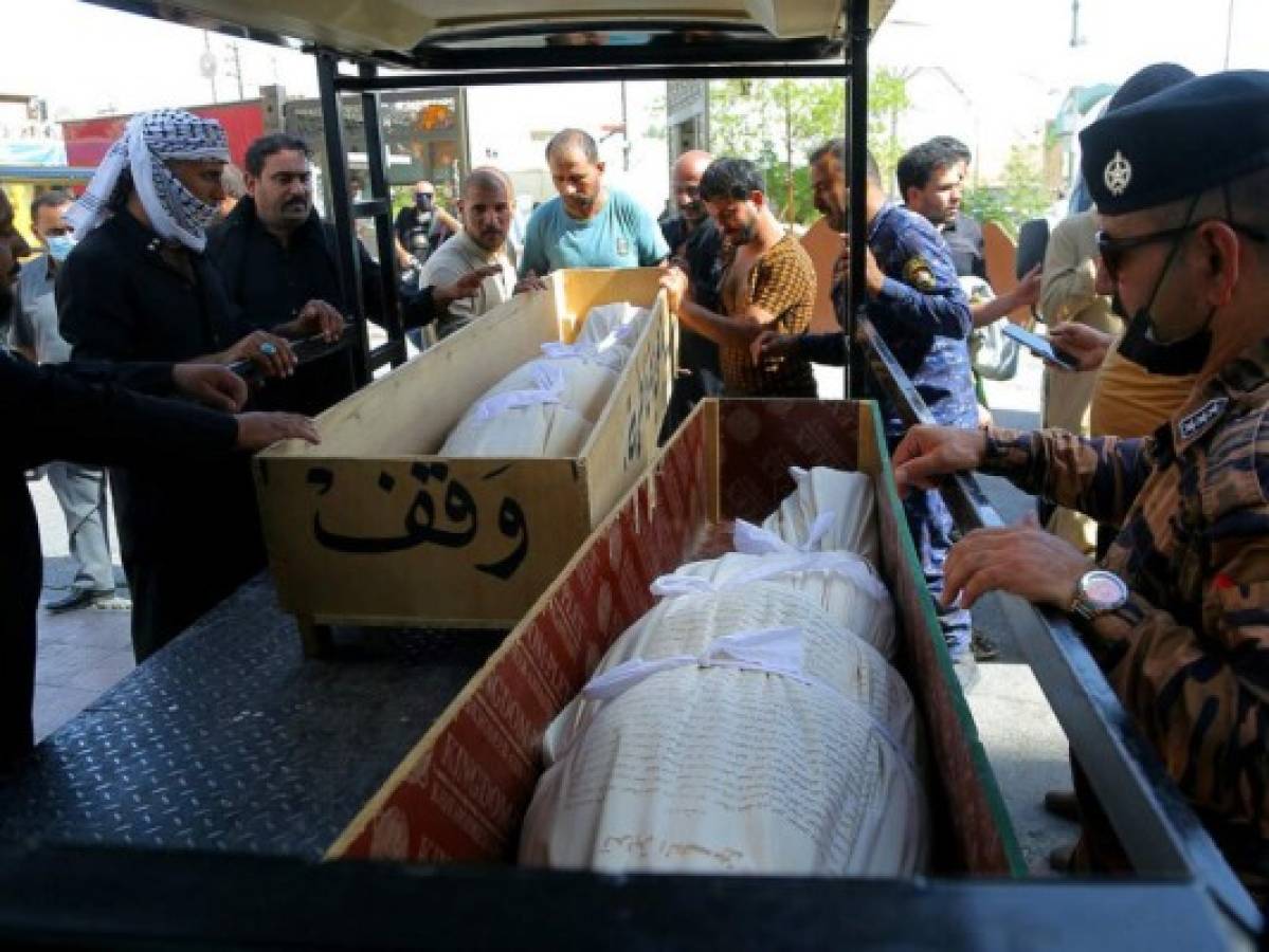 Suman 92 muertos por incendio en hospital en Irak