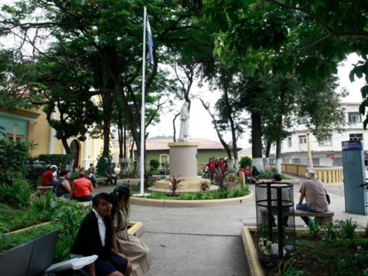 Plazas que no pierden su encanto en el Distrito Central