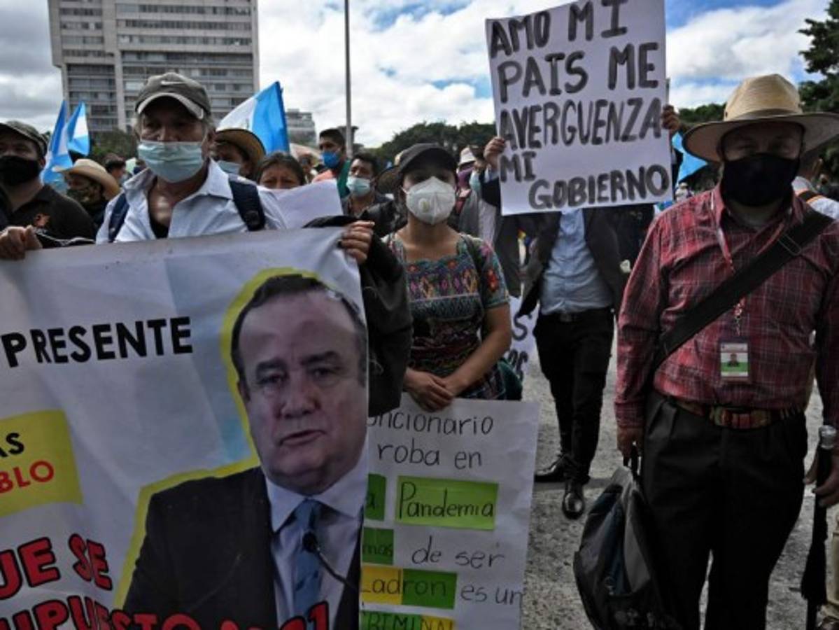 Alejandro Giammattei analiza un nuevo presupuesto tras protestas