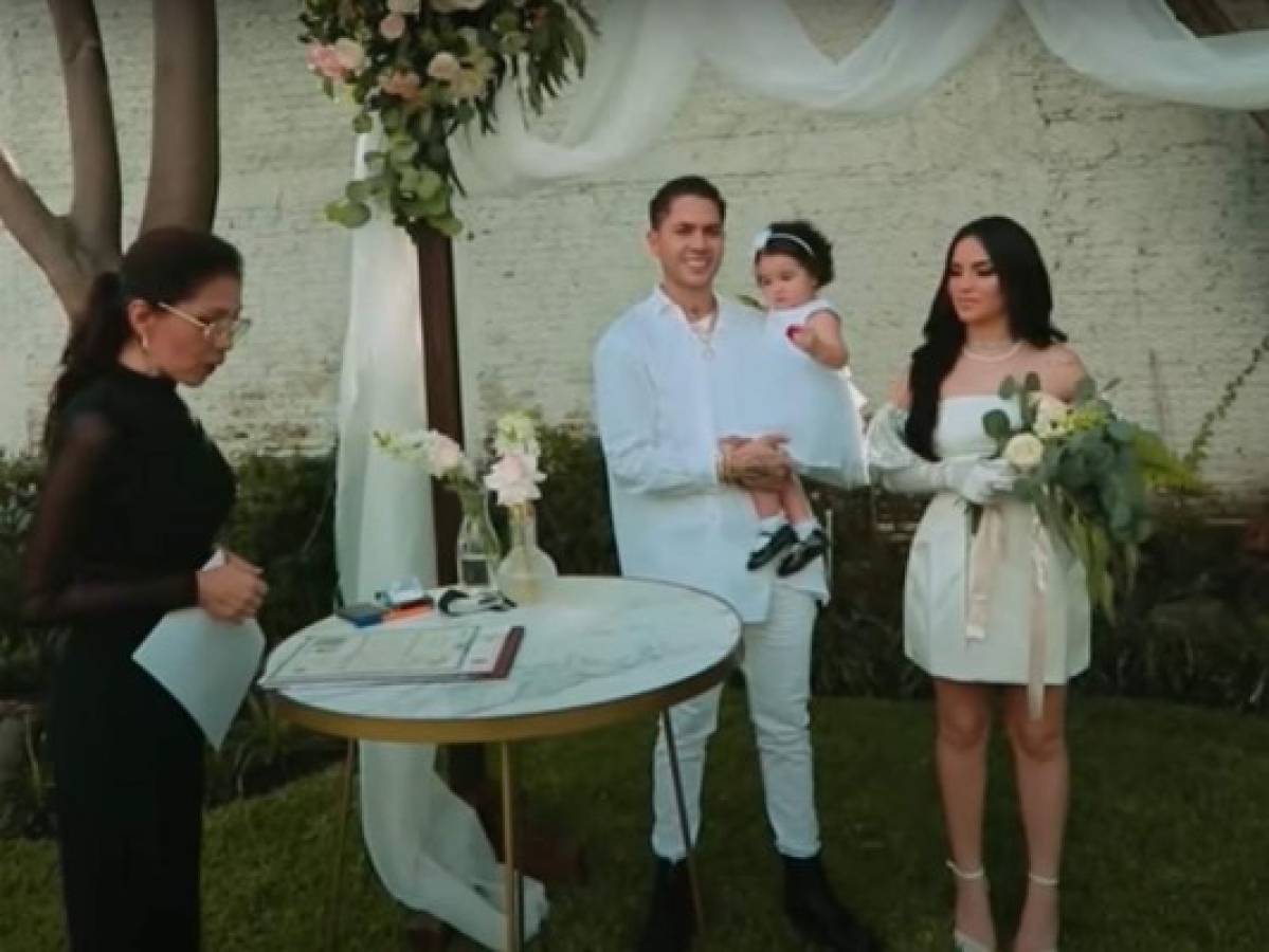 Kimberly Loaiza y Juan de Dios Pantoja se casan